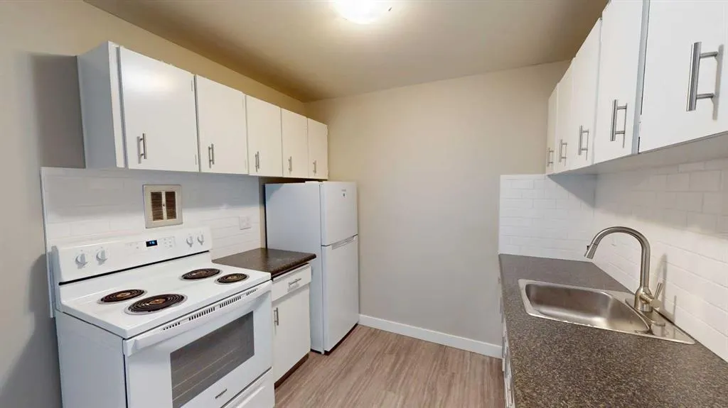 9807 108 Avenue, #204
