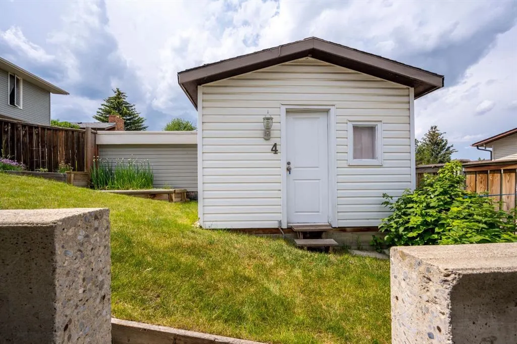 4 Beddington Way NE
