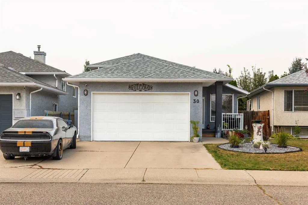 30 Heritage Crescent W