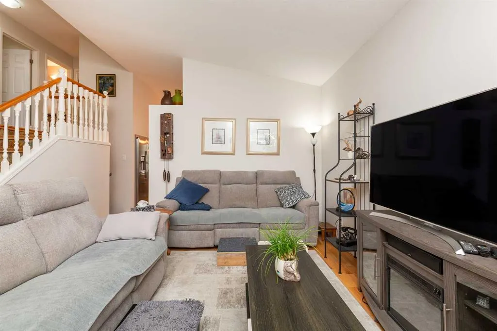 30 Heritage Crescent W