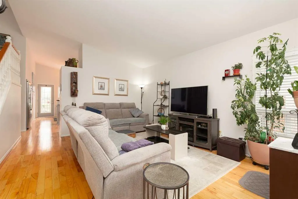 30 Heritage Crescent W