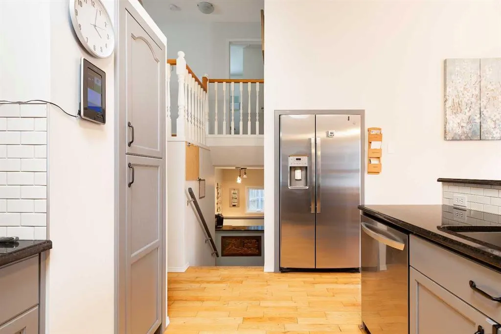30 Heritage Crescent W
