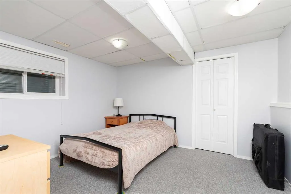 30 Heritage Crescent W