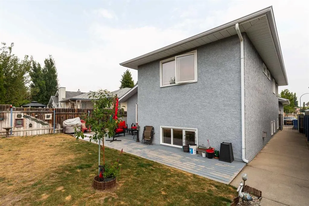 30 Heritage Crescent W