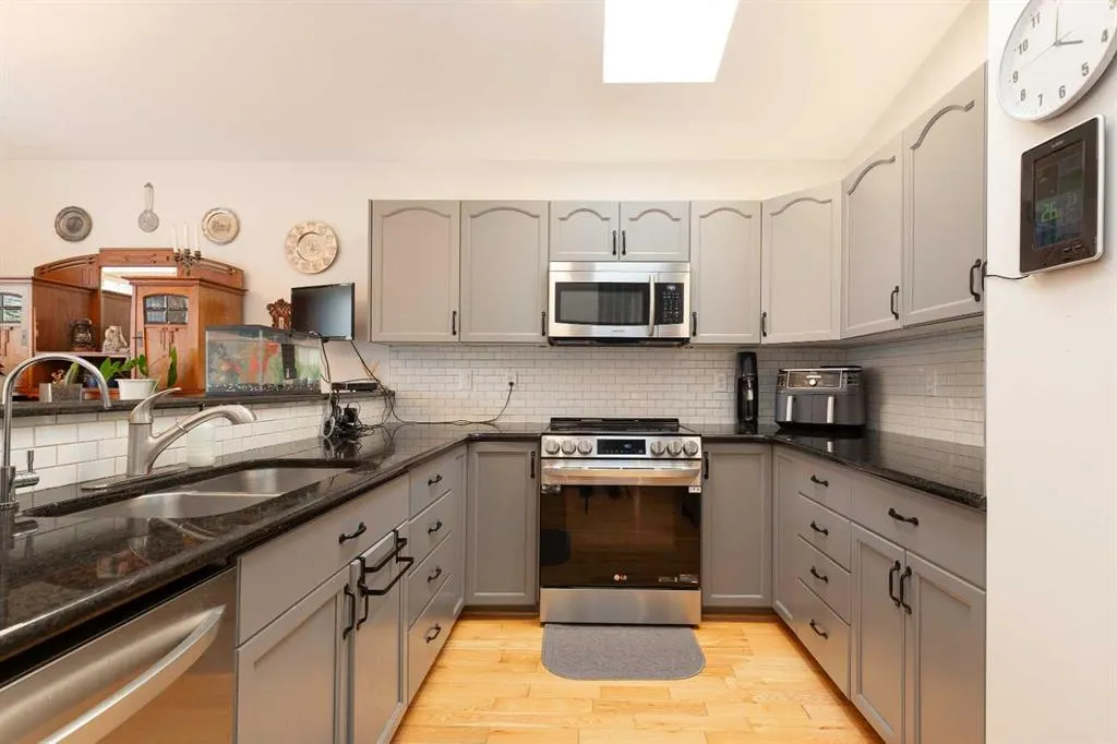 30 Heritage Crescent W