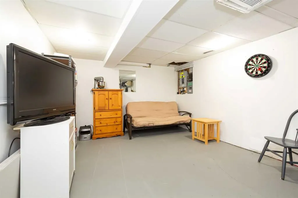 30 Heritage Crescent W