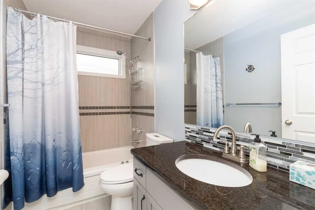30 Heritage Crescent W