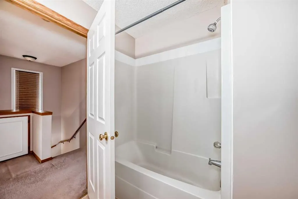222 Rocky Ridge Court NW