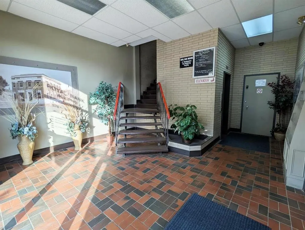 578-580 3 Street SE