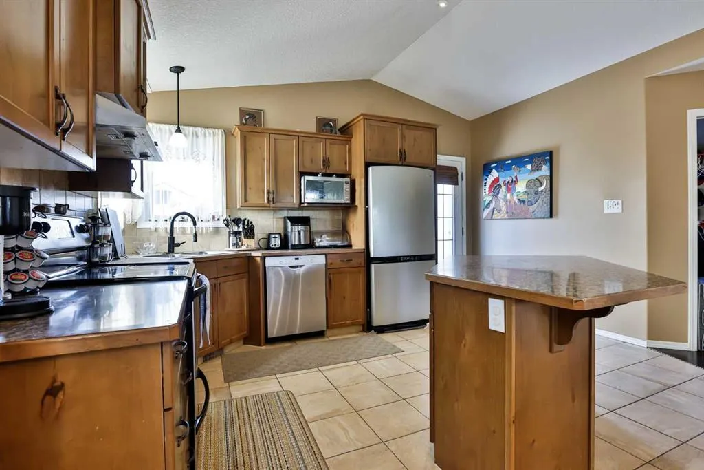 122 Tartan Boulevard W