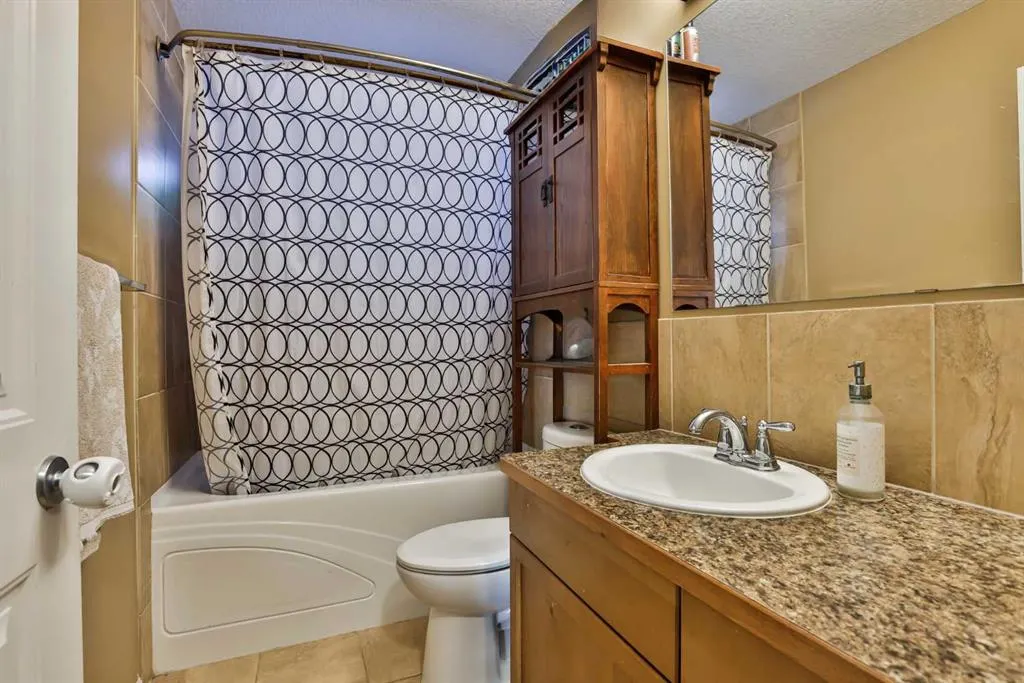 122 Tartan Boulevard W
