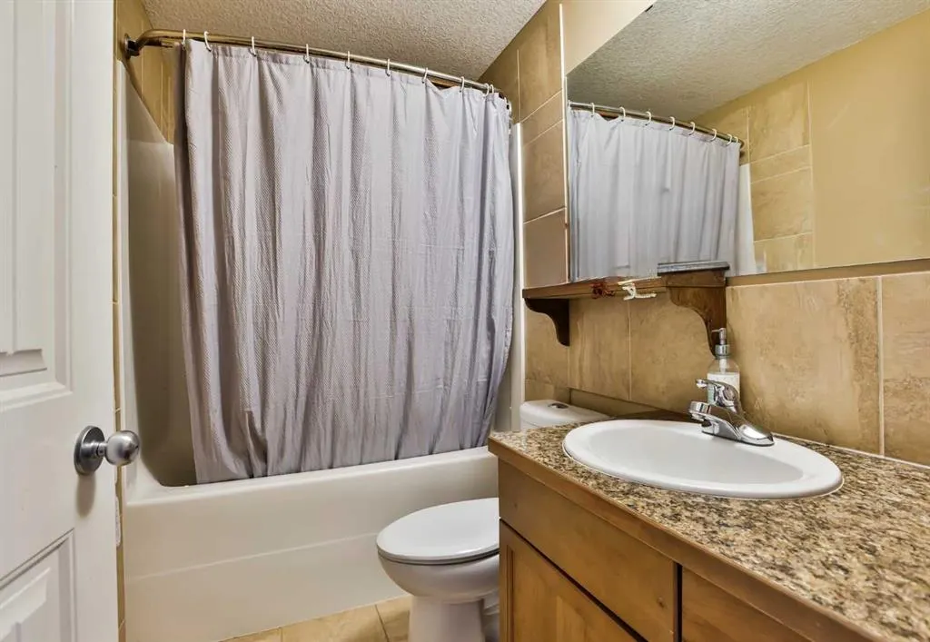 122 Tartan Boulevard W