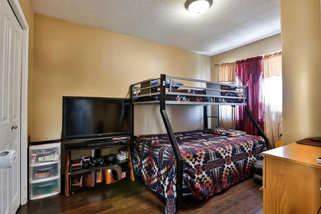122 Tartan Boulevard W
