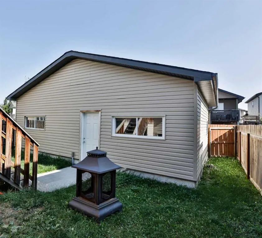 122 Tartan Boulevard W