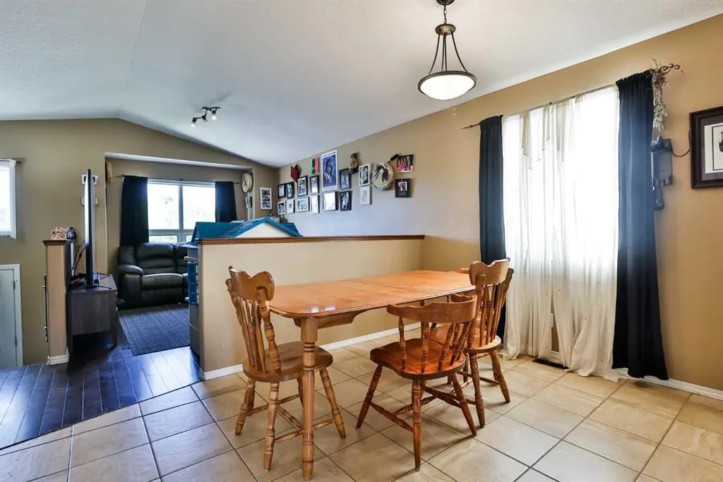 122 Tartan Boulevard W
