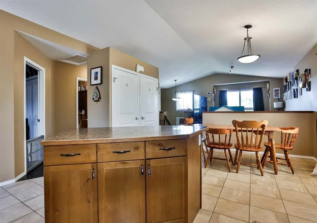 122 Tartan Boulevard W