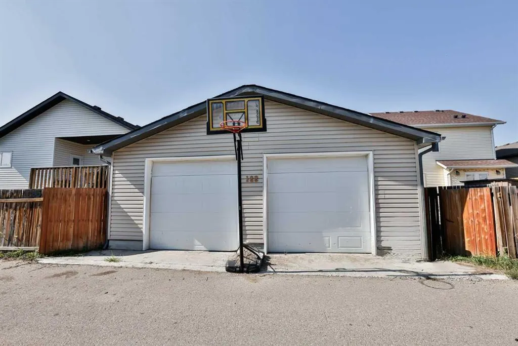 122 Tartan Boulevard W