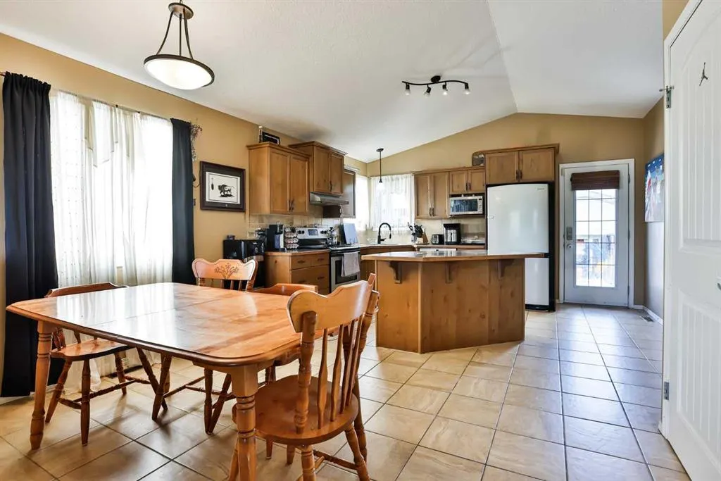 122 Tartan Boulevard W
