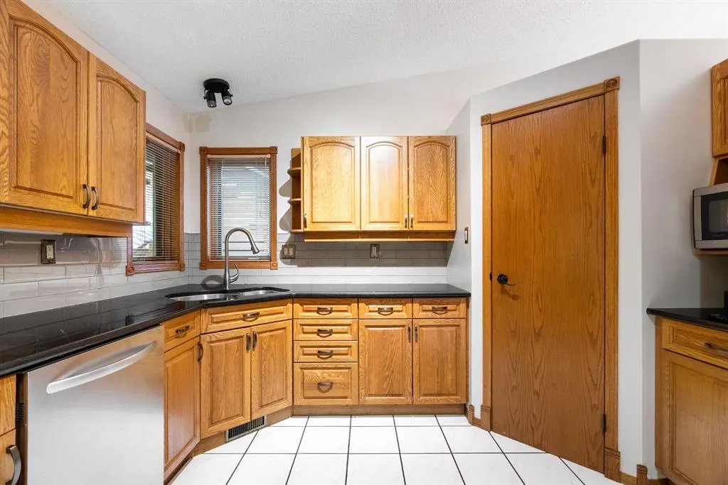 289 Ball Place