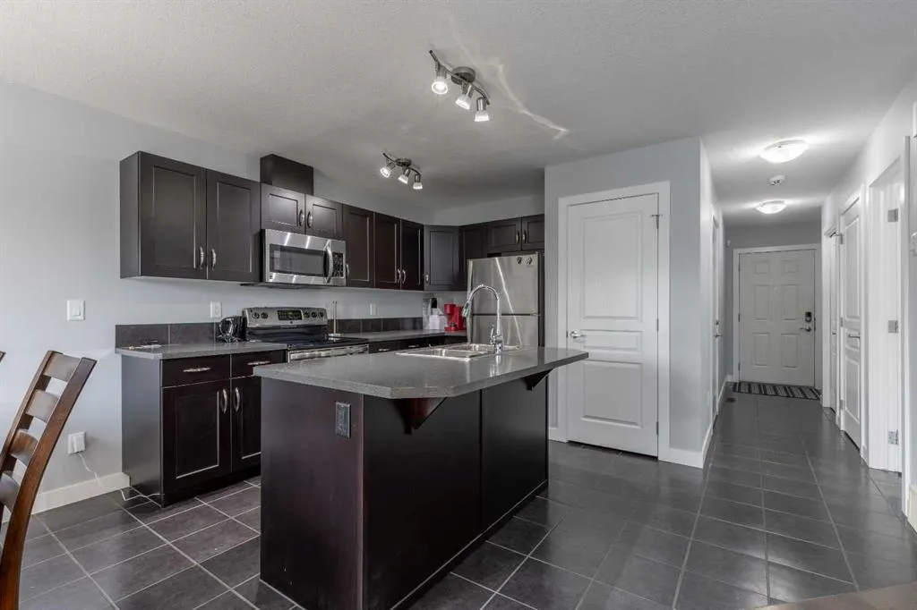 225 Silkstone Road W, #2