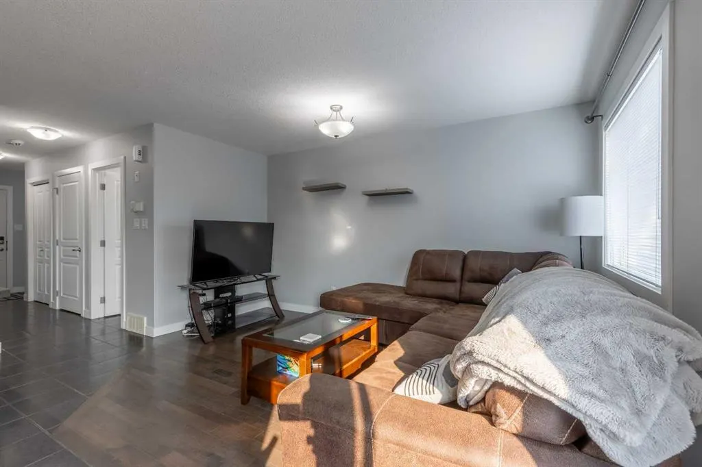 225 Silkstone Road W, #2