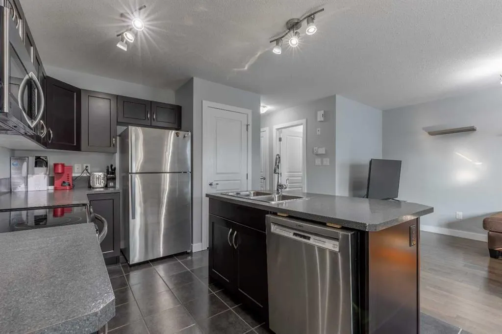 225 Silkstone Road W, #2