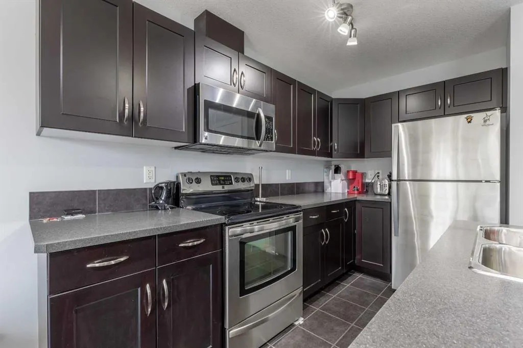 225 Silkstone Road W, #2