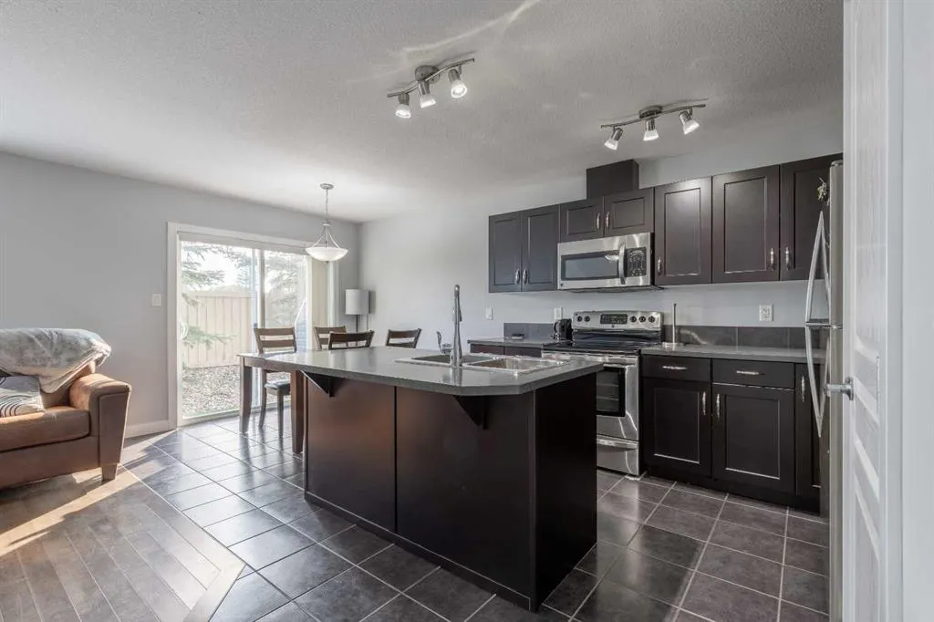 225 Silkstone Road W, #2
