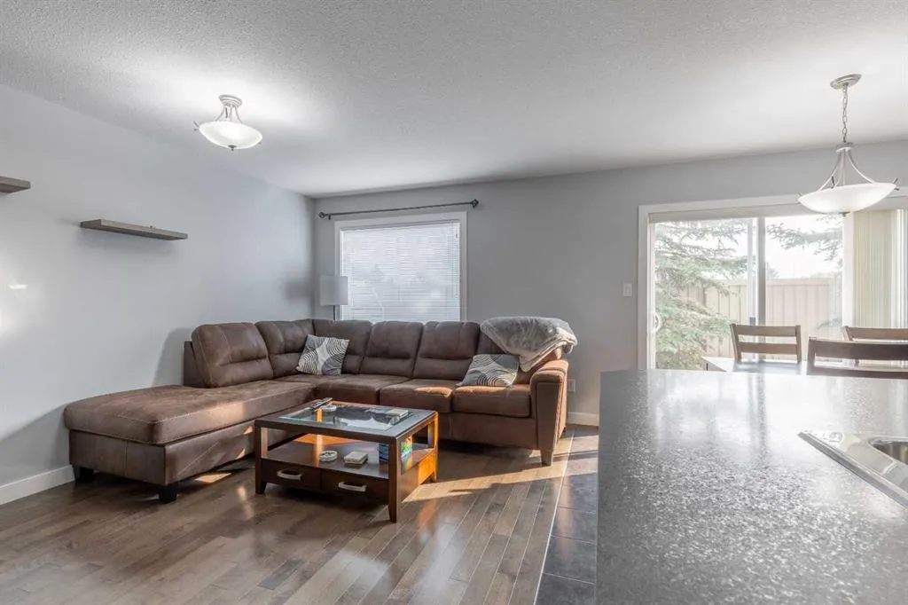 225 Silkstone Road W, #2