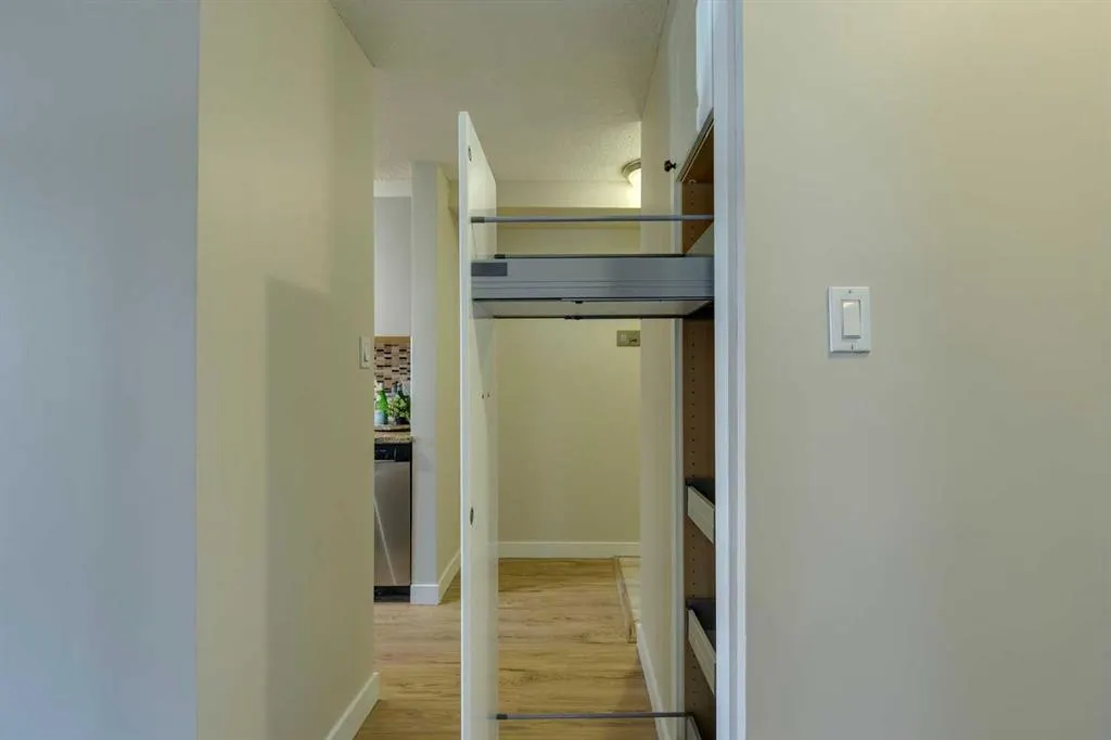 515 57 Avenue SW, #102