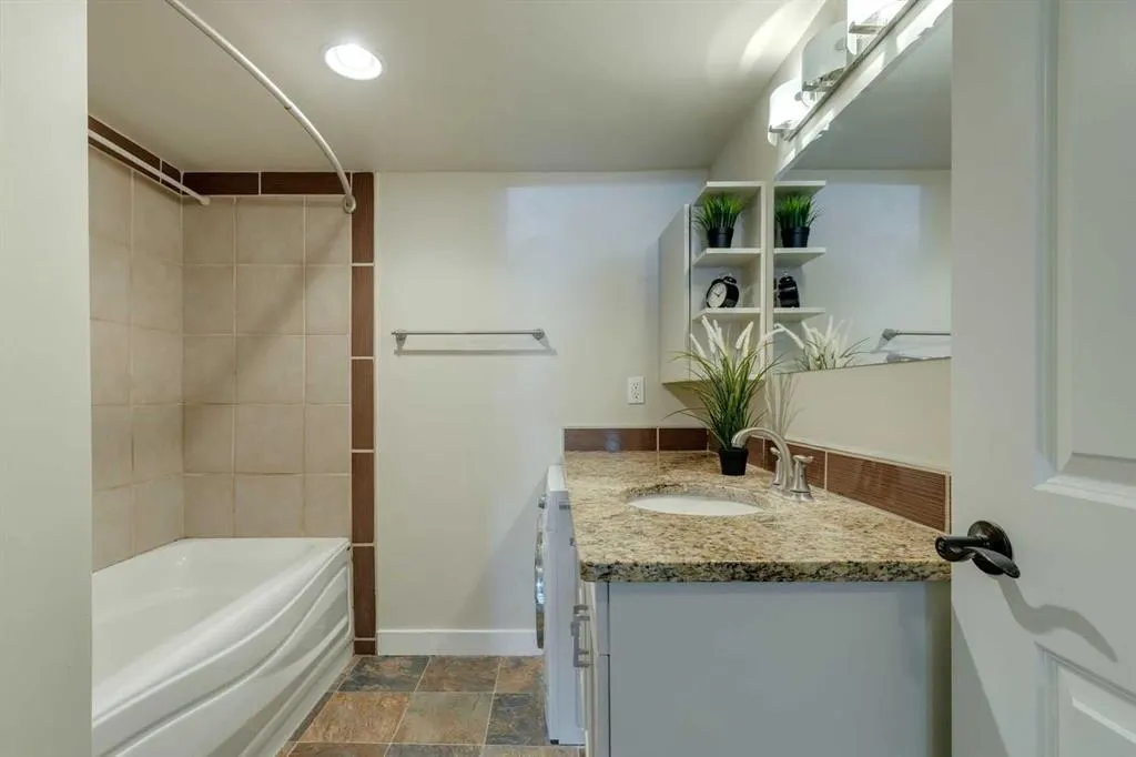 515 57 Avenue SW, #102