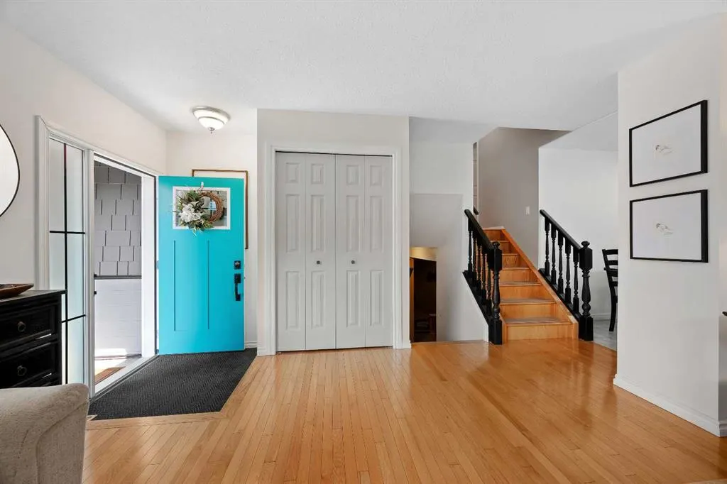 5307 26 Street Close