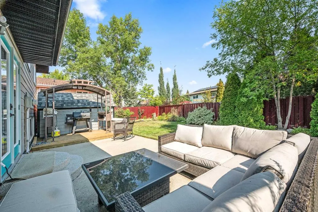 5307 26 Street Close