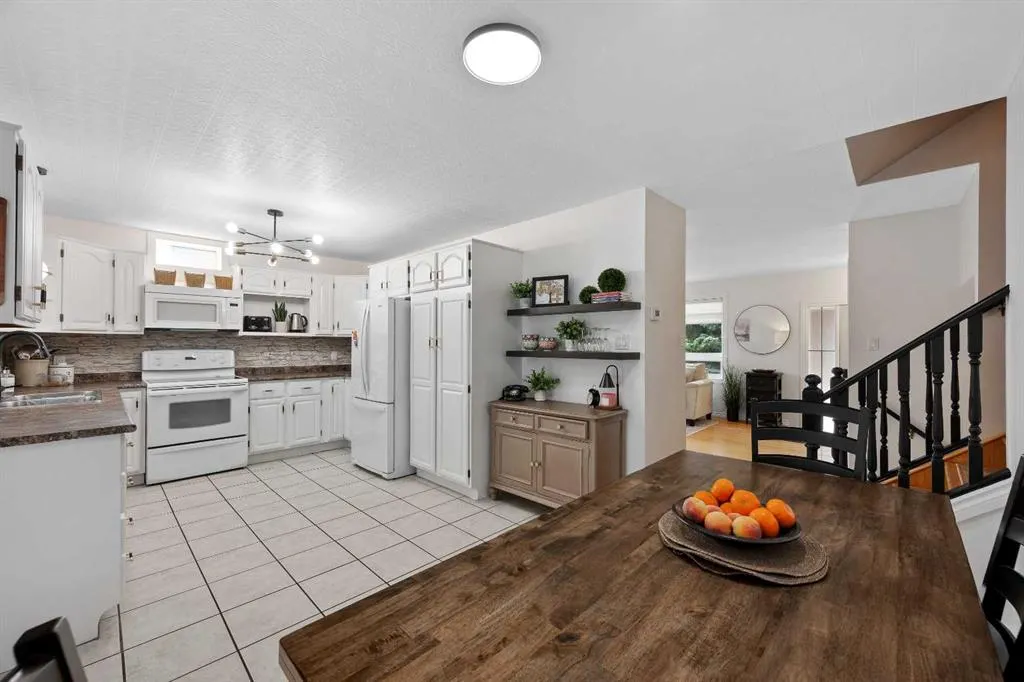5307 26 Street Close