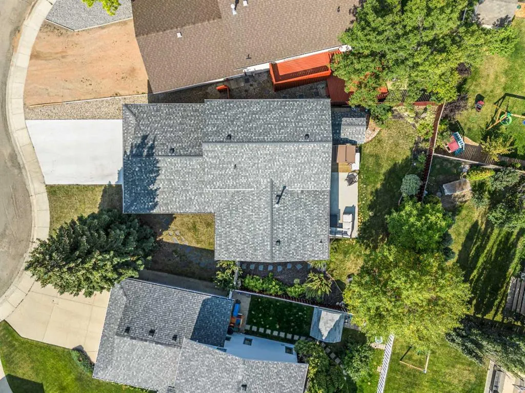 5307 26 Street Close