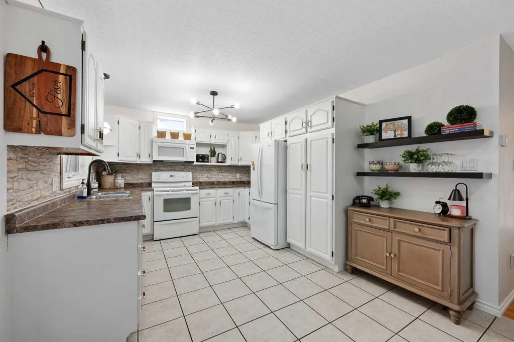 5307 26 Street Close