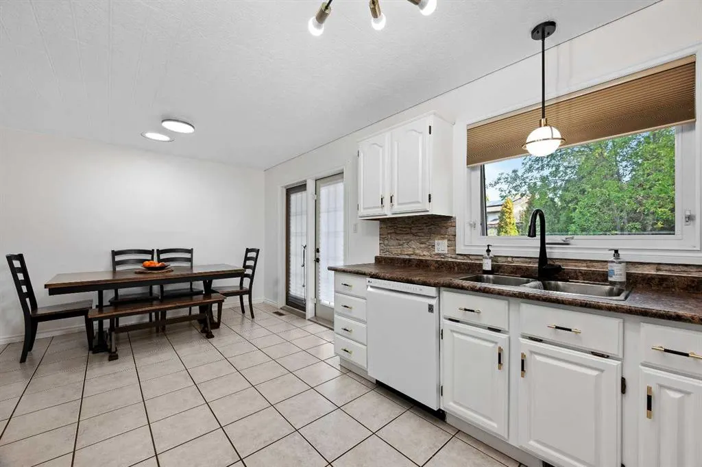5307 26 Street Close