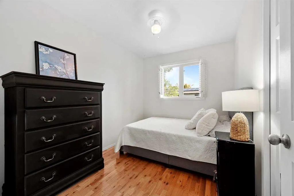 5307 26 Street Close