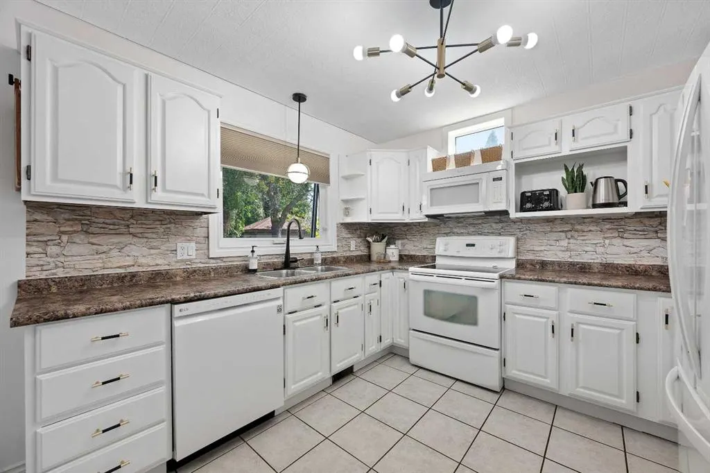 5307 26 Street Close