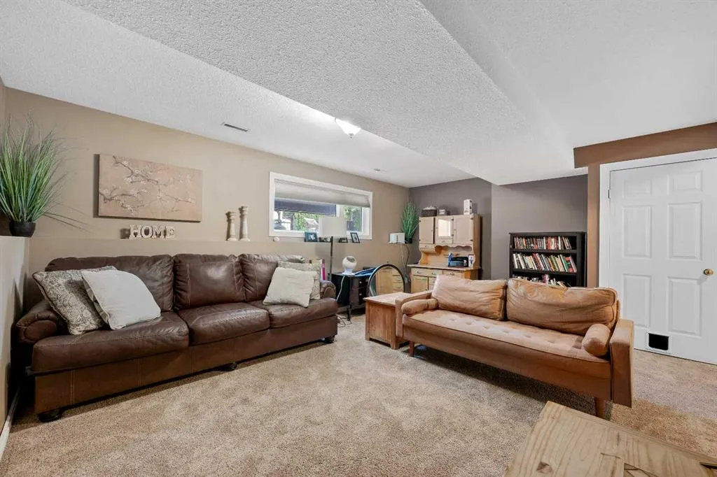 5307 26 Street Close