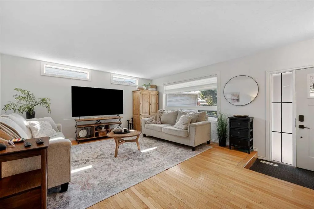 5307 26 Street Close