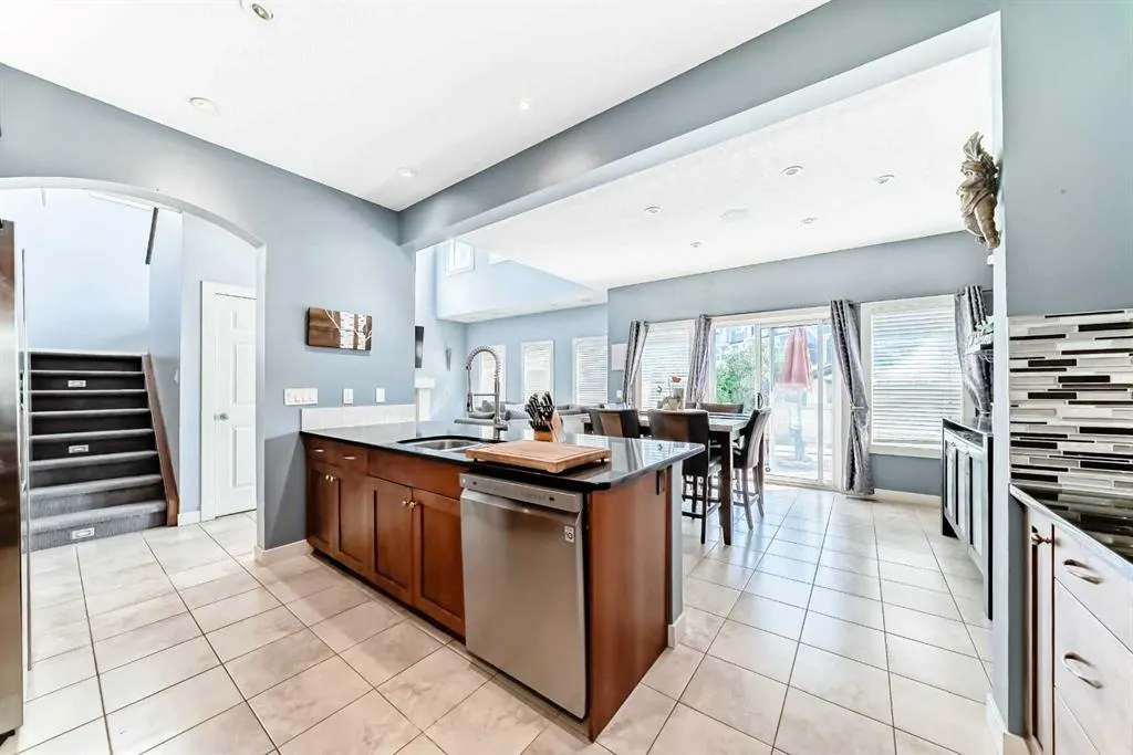 82 Copperleaf Terrace SE