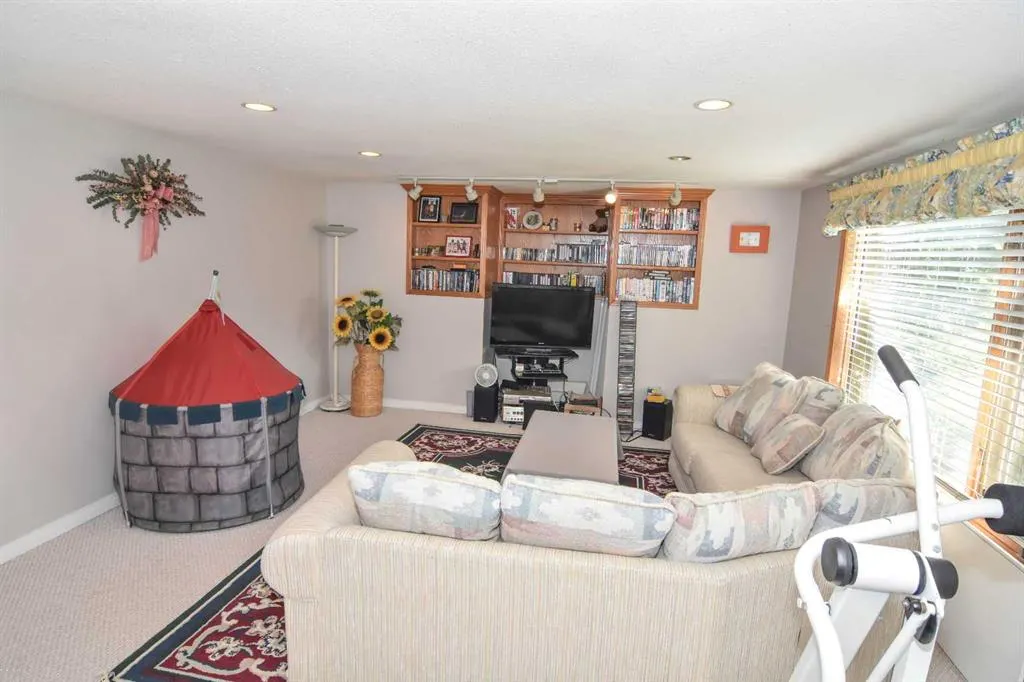 107 Hampshire Close NW