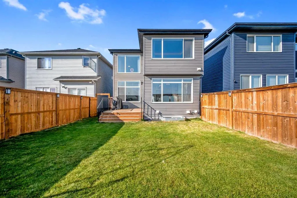 313 Corner Meadows Way NE