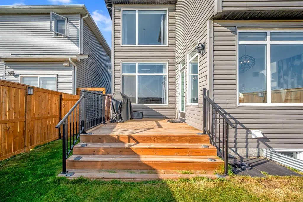 313 Corner Meadows Way NE