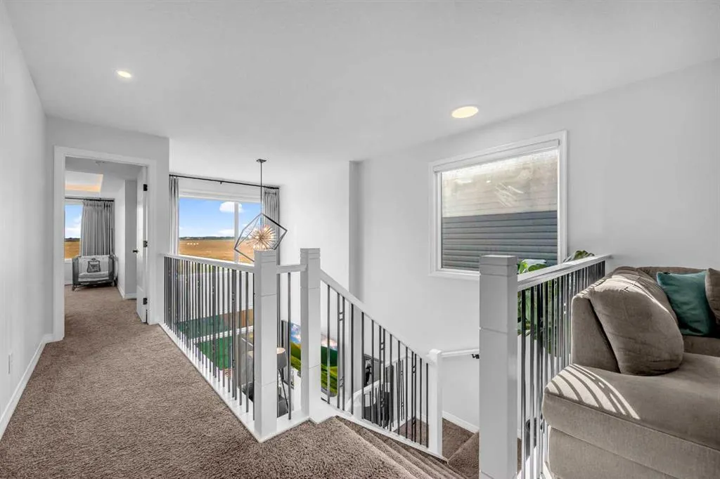 313 Corner Meadows Way NE