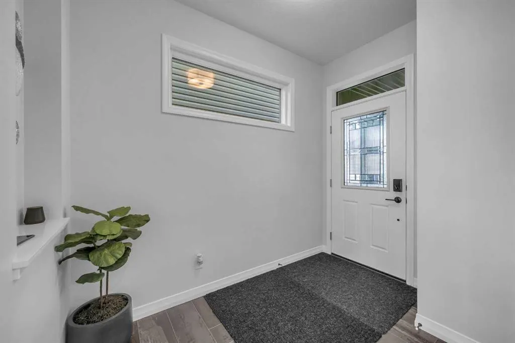 313 Corner Meadows Way NE