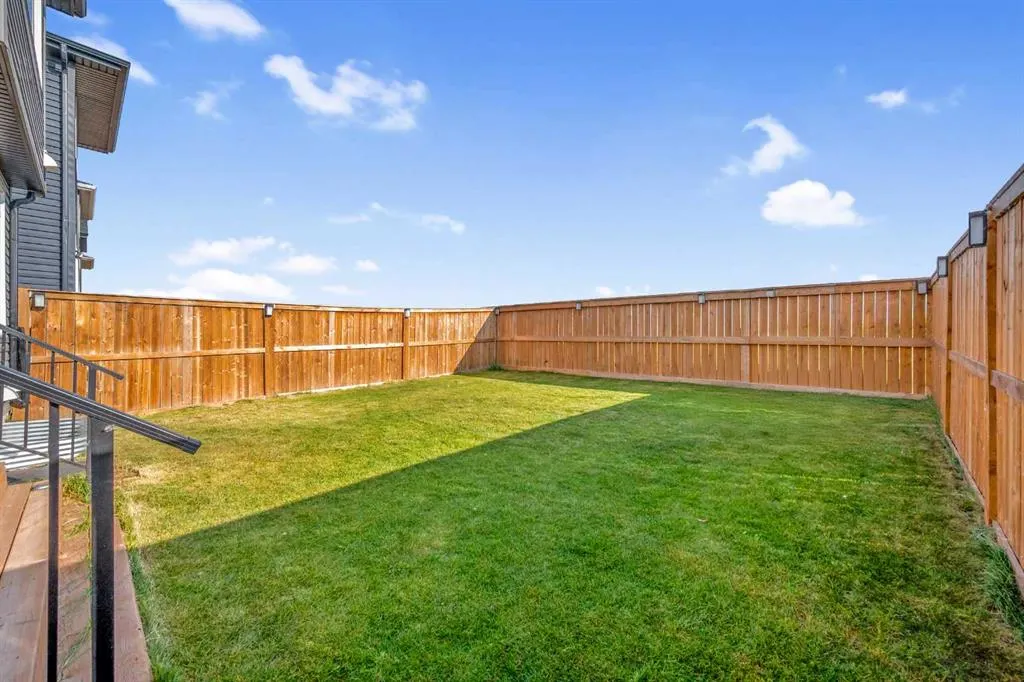 313 Corner Meadows Way NE