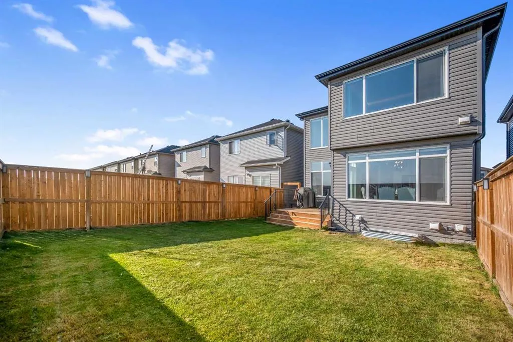 313 Corner Meadows Way NE