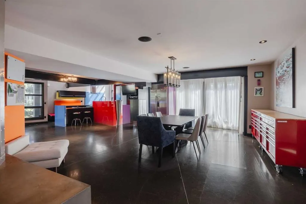 43 Westbluff Place